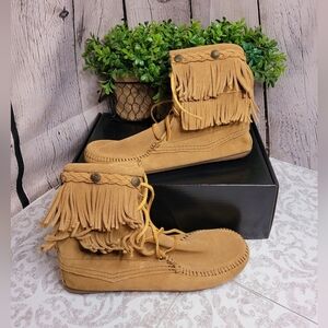 Minnetonka High top fringe moccasins size 7